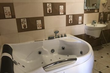 Jetted tub
