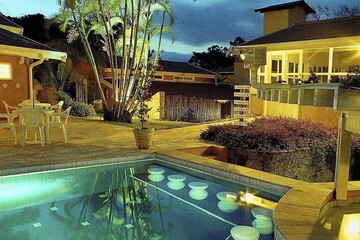 Poolside bar