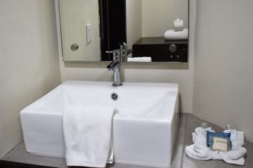 Bathroom sink