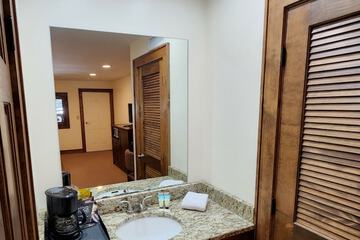Bathroom sink