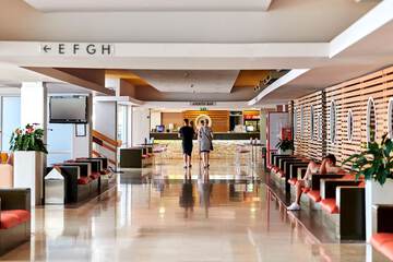 Lobby lounge