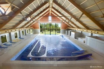 Indoor spa tub