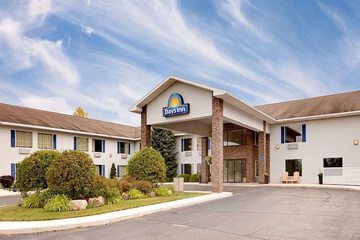 Days Inn by Wyndham Cadillac