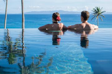 Swimming pool [outdoor]
