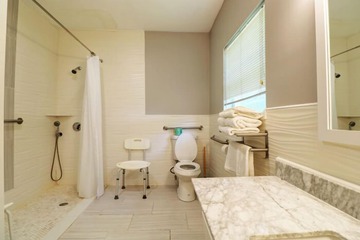 Portable bathtub seat