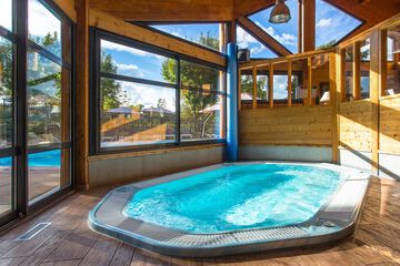 Indoor spa tub
