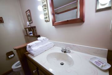 Bathroom sink