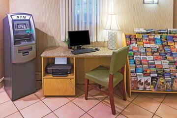 Super 8 by Wyndham San Antonio Near SeaWorld Ingram Park