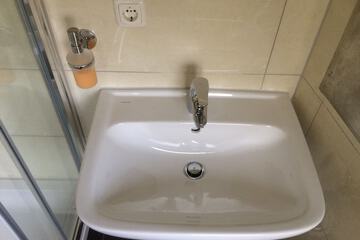 Bathroom sink