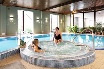 Indoor/outdoor pool