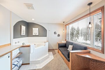Deep soaking bathtub
