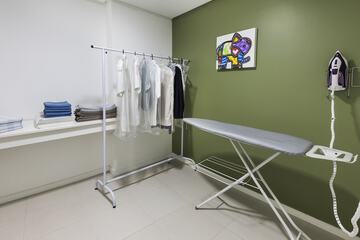 Iron/ironing board