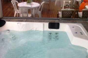 Outdoor spa tub