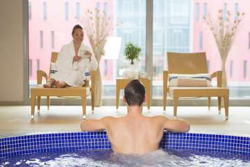 Indoor spa tub