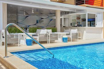 Poolside bar