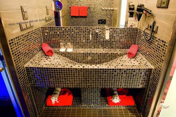 Bathroom sink