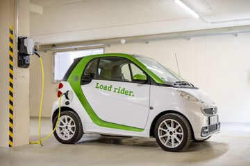 Electric vehicle charging station