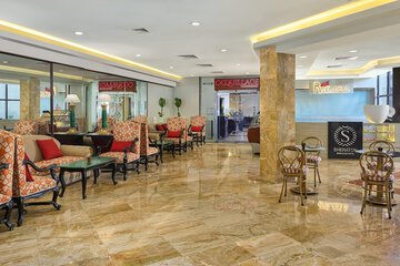 Lobby lounge