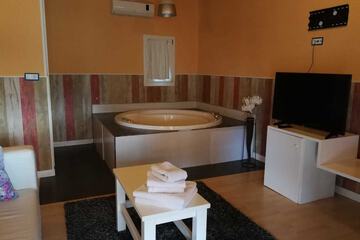 Private spa tub