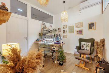 Nail salon