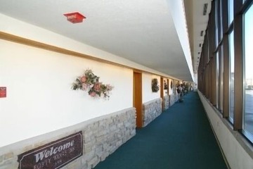 Ballroom/Hall 12 of 13