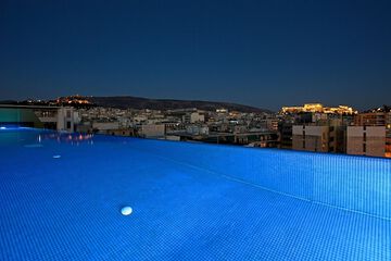 Infinity pool