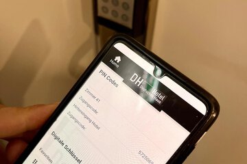 Check-in/check-out kiosk