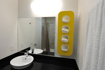 Room 17 of 37