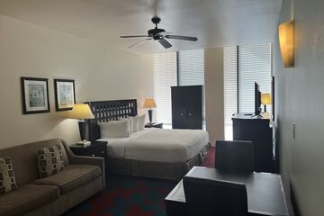 Room 22 of 38