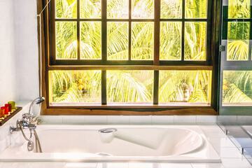 Deep soaking bathtub