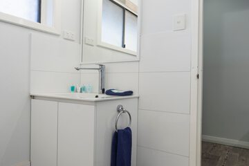 Bathroom sink
