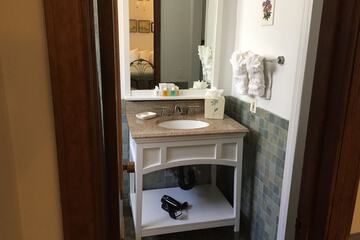 Bathroom sink