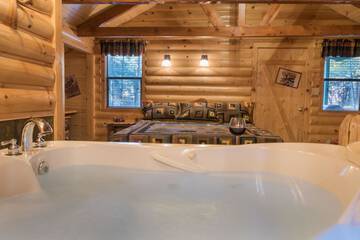 Deep soaking bathtub
