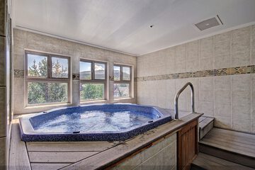 Indoor spa tub
