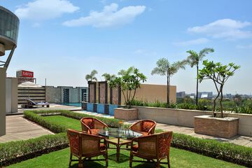 Indoor/outdoor pool