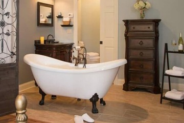 Deep soaking bathtub