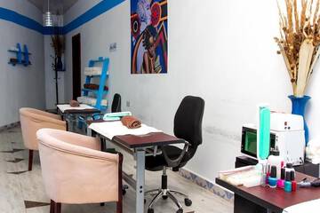 Nail salon