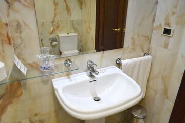Bathroom sink