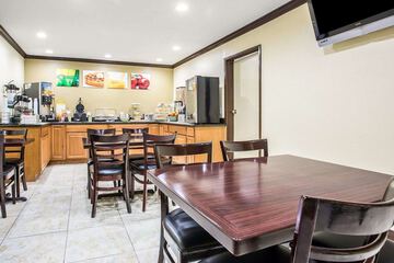 Breakfast/Coffee Service 45 of 52