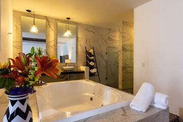 Jetted tub