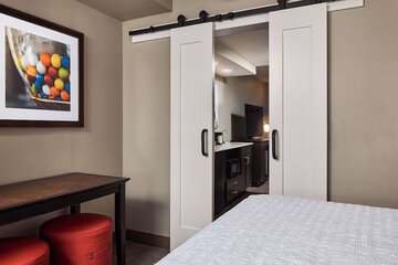 Room 29 of 38