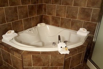 Jetted tub