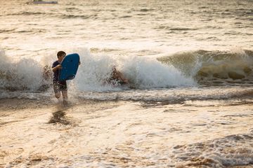 Surfing/boogie boarding