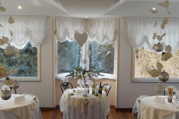 Indoor wedding