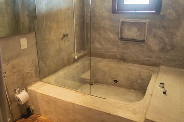 Private spa tub