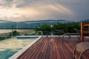 Infinity pool