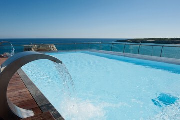 Pool waterfall