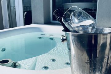 Private spa tub