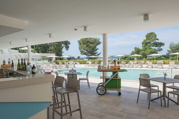Poolside bar