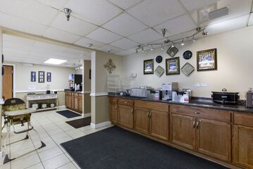 Breakfast/Coffee Service 25 of 33